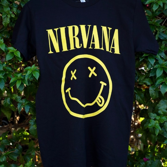 NIRVANA SMILEY FACE GRAPHIC BLACK AND YELLOW TSHIRT - Picture 1 of 2